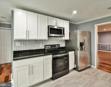 11238 Hannah Way - Photo Thumbnail 9
