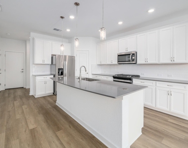 109 Ventura Dr - Photo Thumbnail 9