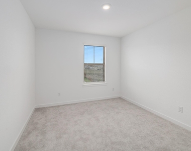 109 Ventura Dr - Photo Thumbnail 19