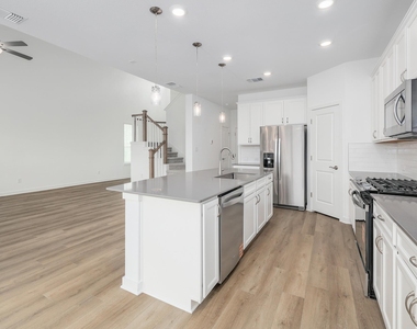 109 Ventura Dr - Photo Thumbnail 11