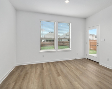 109 Ventura Dr - Photo Thumbnail 8