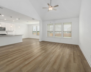 109 Ventura Dr - Photo Thumbnail 2