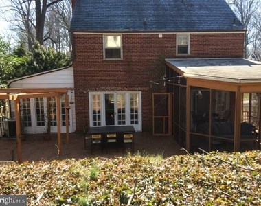 9412 Columbia Boulevard - Photo Thumbnail 2