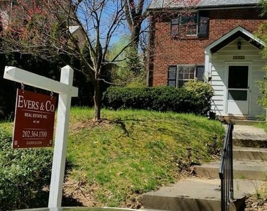 9412 Columbia Boulevard - Photo Thumbnail 7