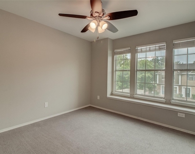 202 S College St - Photo Thumbnail 12