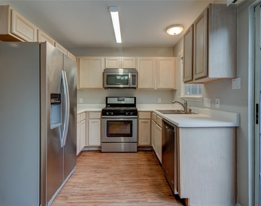 202 S College St - Photo Thumbnail 19
