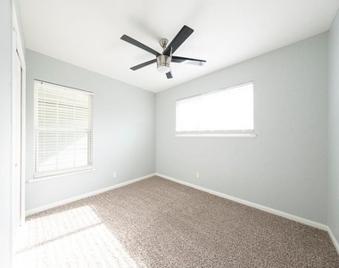 6001 Cameron Rd - Photo Thumbnail 11