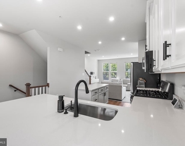 9826 Posterity Ln - Photo Thumbnail 10