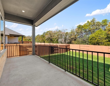 140 Cibolo Creek Loop - Photo Thumbnail 33