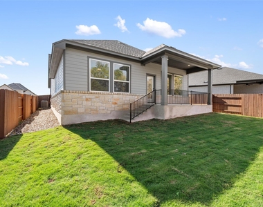 140 Cibolo Creek Loop - Photo Thumbnail 35