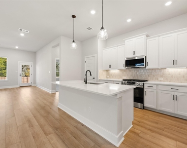 140 Cibolo Creek Loop - Photo Thumbnail 10