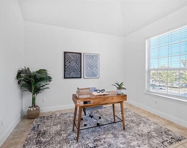 15201 Joseph Dr - Photo Thumbnail 11