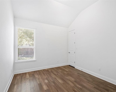 15201 Joseph Dr - Photo Thumbnail 27