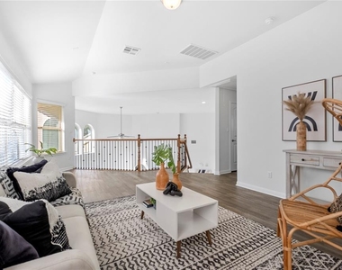 15201 Joseph Dr - Photo Thumbnail 24