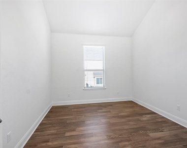 15201 Joseph Dr - Photo Thumbnail 26
