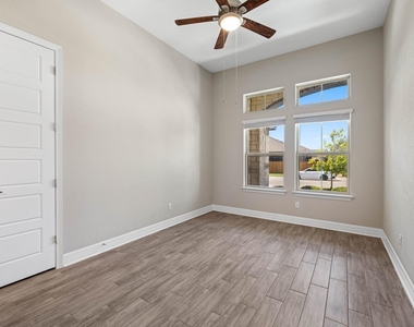 4205 Lynette Ln - Photo Thumbnail 22