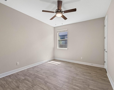 4205 Lynette Ln - Photo Thumbnail 24