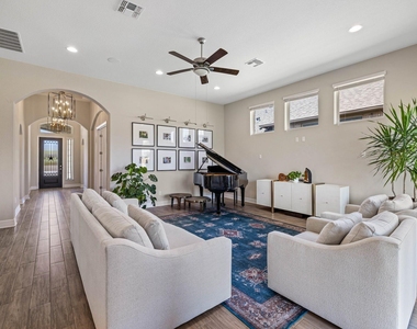 4205 Lynette Ln - Photo Thumbnail 4