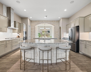 4205 Lynette Ln - Photo Thumbnail 7