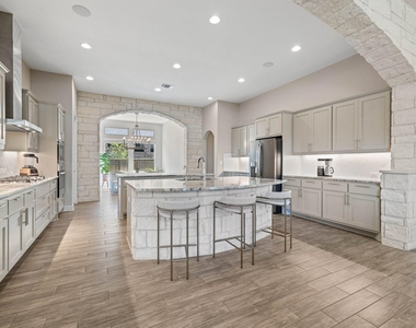 4205 Lynette Ln - Photo Thumbnail 8