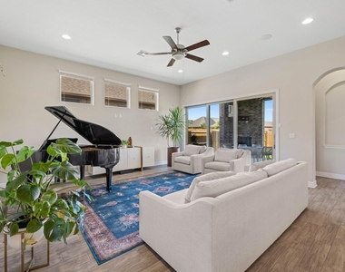 4205 Lynette Ln - Photo Thumbnail 3