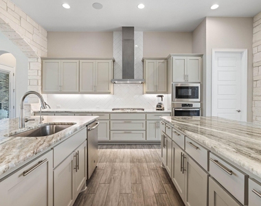 4205 Lynette Ln - Photo Thumbnail 9