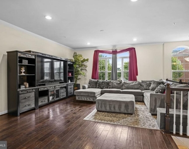 5412 Spotswood Place - Photo Thumbnail 6