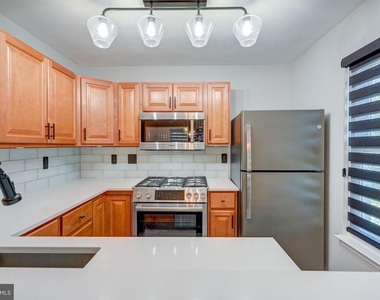 8905 Stone Creek Place - Photo Thumbnail 9