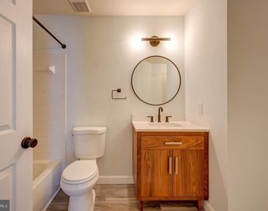 8905 Stone Creek Place - Photo Thumbnail 15