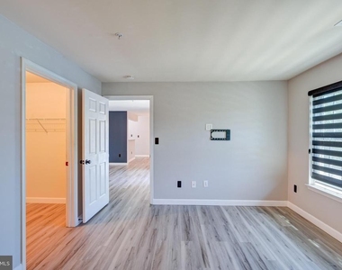 8905 Stone Creek Place - Photo Thumbnail 12