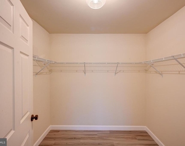 8905 Stone Creek Place - Photo Thumbnail 20