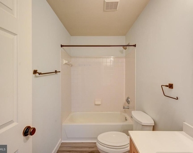 8905 Stone Creek Place - Photo Thumbnail 21