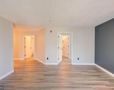 8905 Stone Creek Place - Photo Thumbnail 4