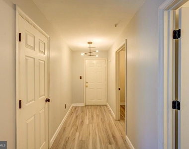 8905 Stone Creek Place - Photo Thumbnail 24