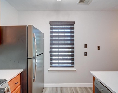 8905 Stone Creek Place - Photo Thumbnail 11