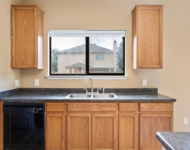 1752 Bayland St - Photo Thumbnail 8