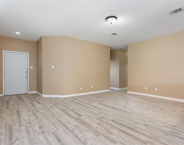 1752 Bayland St - Photo Thumbnail 3