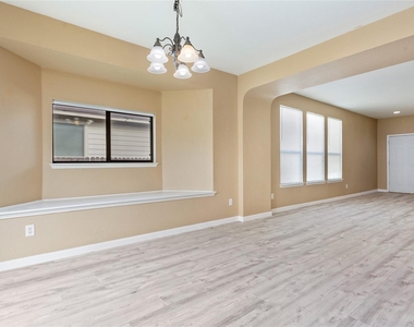 1752 Bayland St - Photo Thumbnail 5