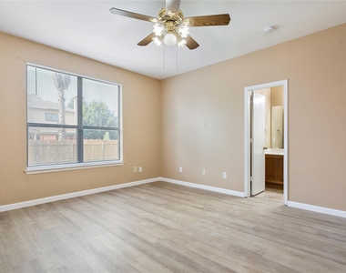 1752 Bayland St - Photo Thumbnail 10