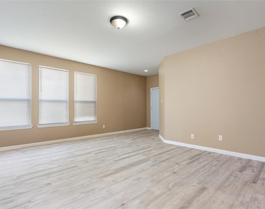 1752 Bayland St - Photo Thumbnail 15