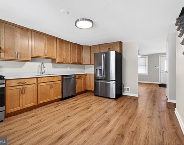 7860 Saint Claire Lane - Photo Thumbnail 11