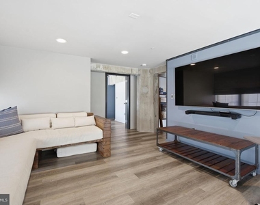 1200 Steuart Street - Photo Thumbnail 9