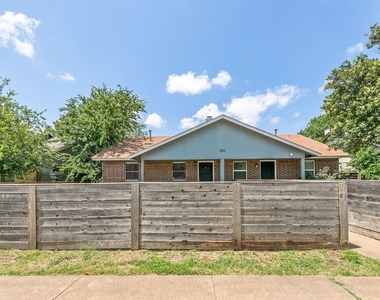 2011 E Stassney Ln - Photo Thumbnail 2