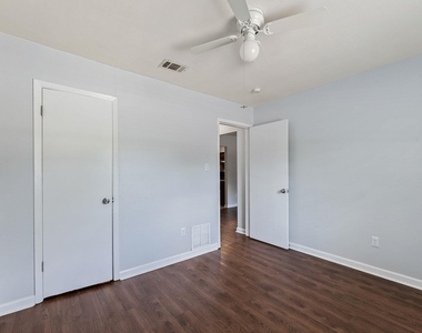 2011 E Stassney Ln - Photo Thumbnail 11