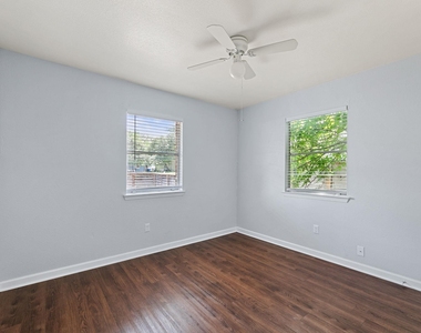 2011 E Stassney Ln - Photo Thumbnail 10