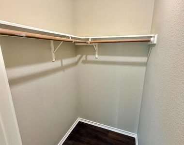 3403 Wickham Ln - Photo Thumbnail 20
