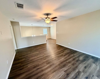 3403 Wickham Ln - Photo Thumbnail 14