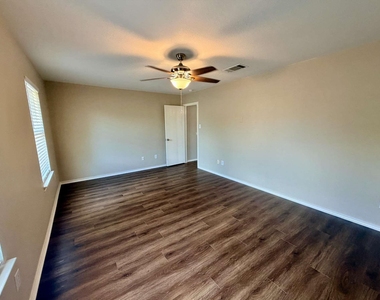3403 Wickham Ln - Photo Thumbnail 16