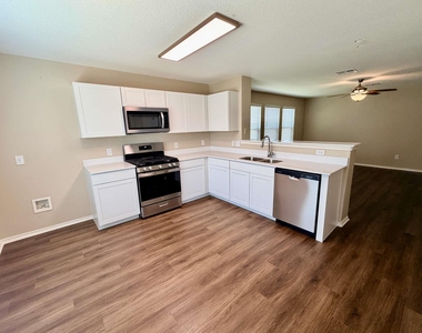 3403 Wickham Ln - Photo Thumbnail 5