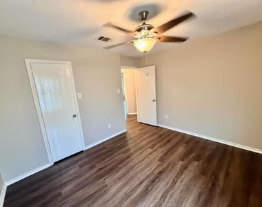 3403 Wickham Ln - Photo Thumbnail 24